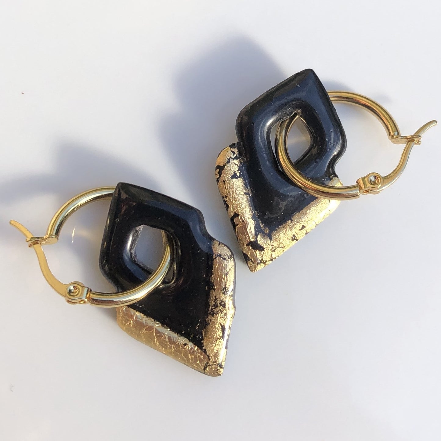 Boucles d'Oreilles Créoles Pampilles Losanges - Noir et Or