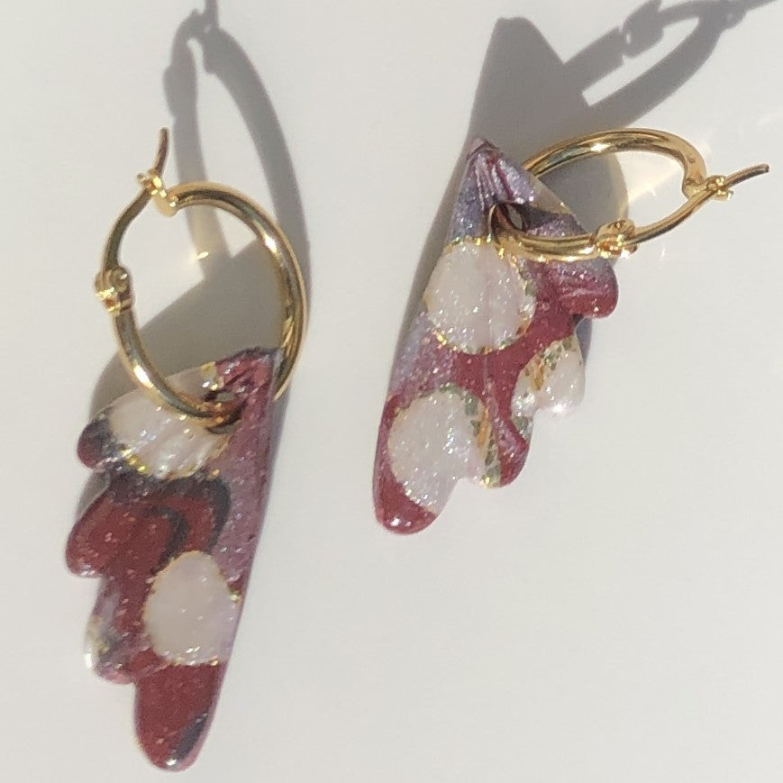 Boucles d'Oreilles Créoles Pampilles Papillon - Terra Cotta Pailleté, Blanc Nacré et Or