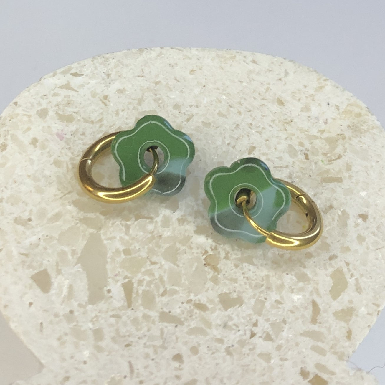 Boucles d'Oreilles Créoles Pampilles Small Fleurs - Vert Sauge et Bleu Sérénité