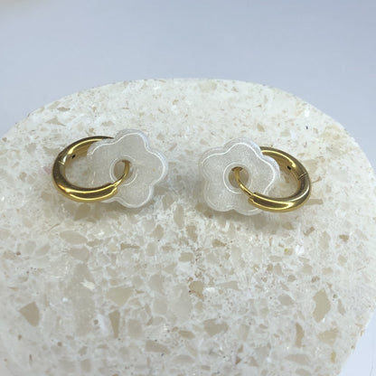 Boucles d'Oreilles Créoles Pampilles Small Fleurs - Blanc Nacré