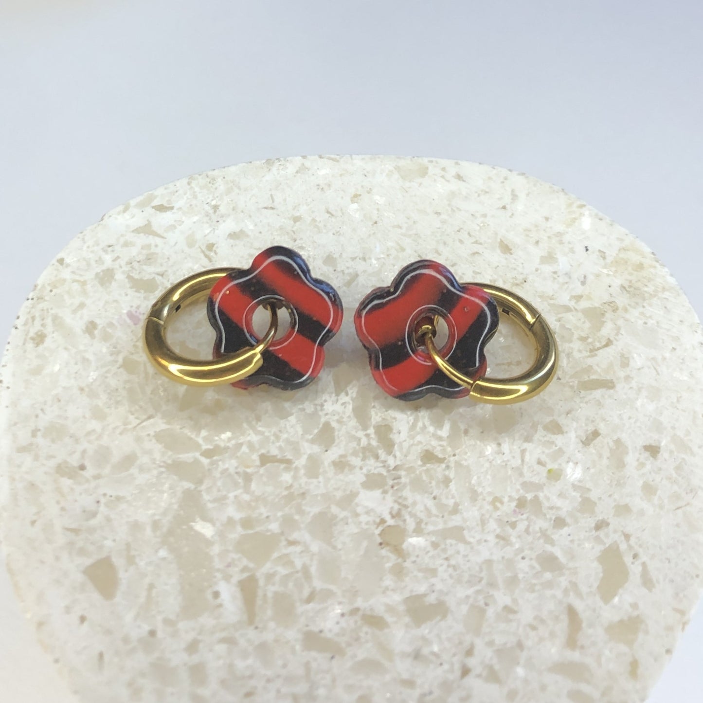 Boucles d'Oreilles Créoles Pampilles Small Fleurs - Rouge et Noir