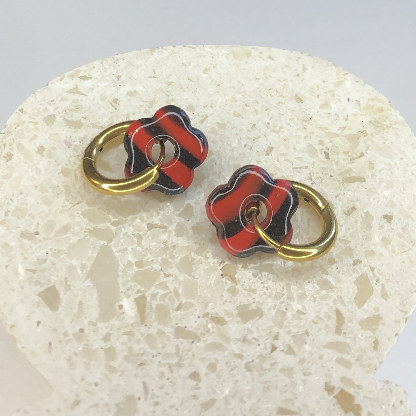 Boucles d'Oreilles Créoles Pampilles Small Fleurs - Rouge et Noir