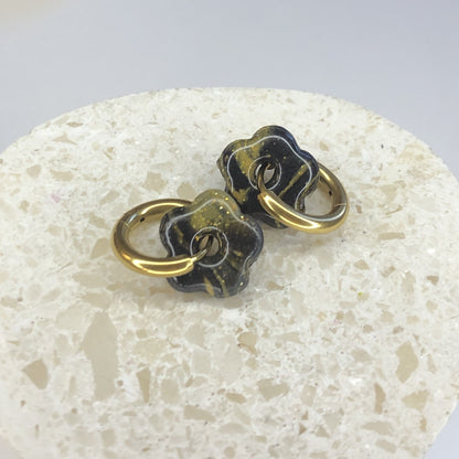 Boucles d'Oreilles Créoles Pampilles Small Fleurs - Noir et Jaune Or