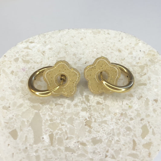 Boucles d'Oreilles Créoles Pampilles Small Fleurs - Jaune Sable et Or