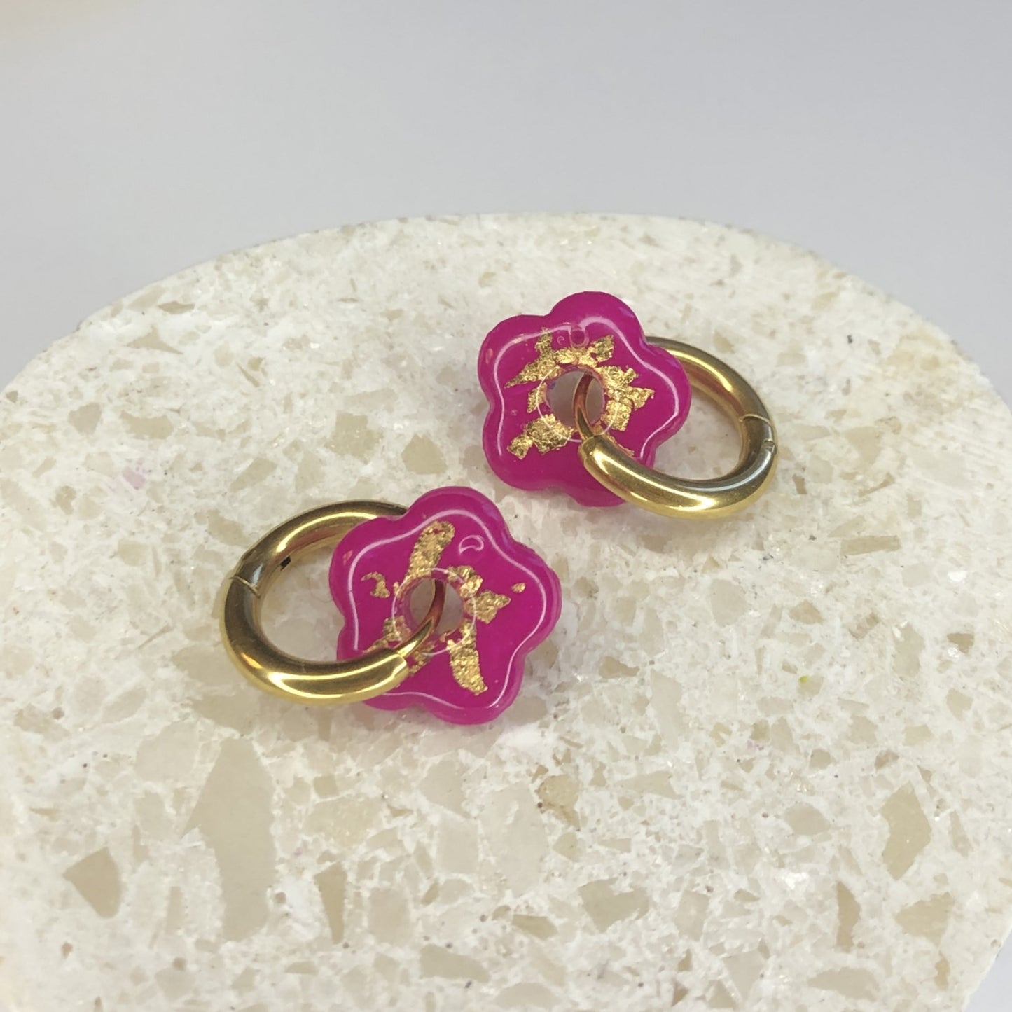 Boucles d'Oreilles Créoles Pampilles Small Fleurs - Fuchsia et Or