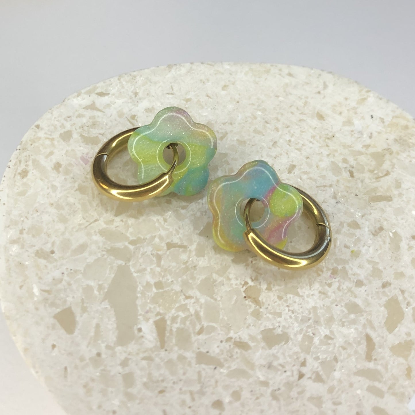 Boucles d'Oreilles Créoles Pampilles Small Fleurs - Arc-en-ciel