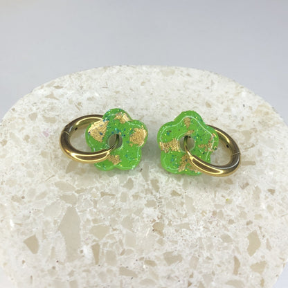 Boucles d'Oreilles Créoles Pampilles Small Fleurs - Vert Pomme, Paillettes et Or