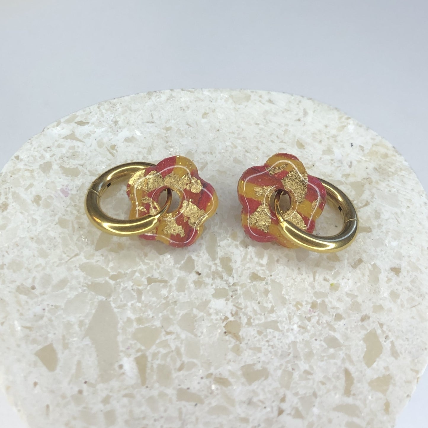 Boucles d'Oreilles Créoles Pampilles Small Fleurs - Bordeaux, Jaune Or et Or