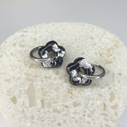 Boucles d'Oreilles Créoles Pampilles Small Fleurs - Noir et Argent
