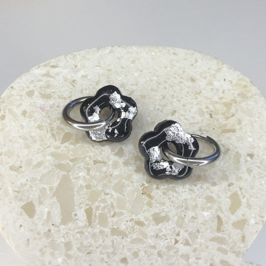 Boucles d'Oreilles Créoles Pampilles Small Fleurs - Noir et Argent