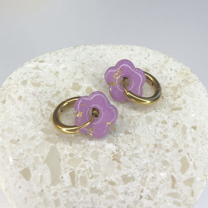Boucles d'Oreilles Créoles Pampilles Small Fleurs - Violet Lilas et Or