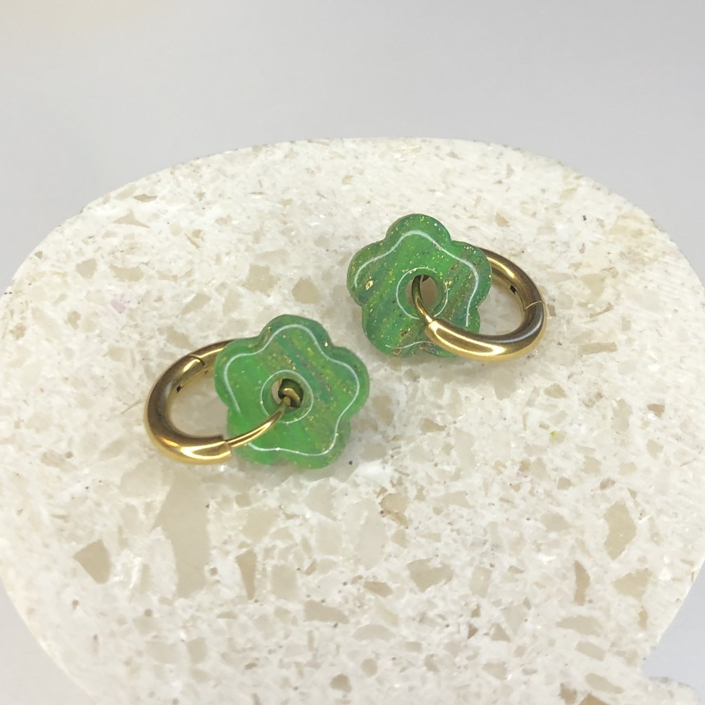 Boucles d'Oreilles Créoles Pampilles Small Fleurs - Vert Strates Scintillant
