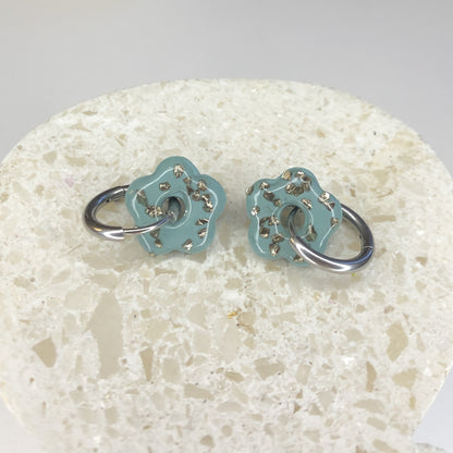 Boucles d'Oreilles Créoles Pampilles Small Fleurs - Bleu Mer du Nord et Cristaux
