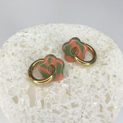 Boucles d'Oreilles Créoles Pampilles Small Fleurs - Corail et Vert Feuille