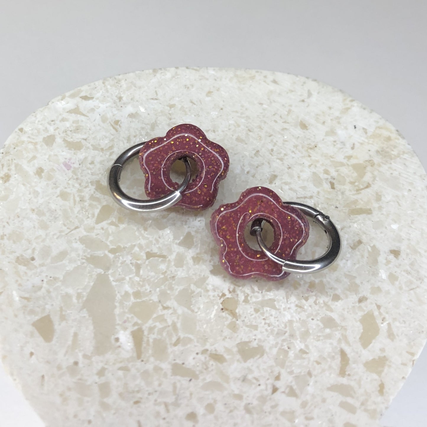 Boucles d'Oreilles Créoles Pampilles Small Fleurs - Violet Prune Pailletées