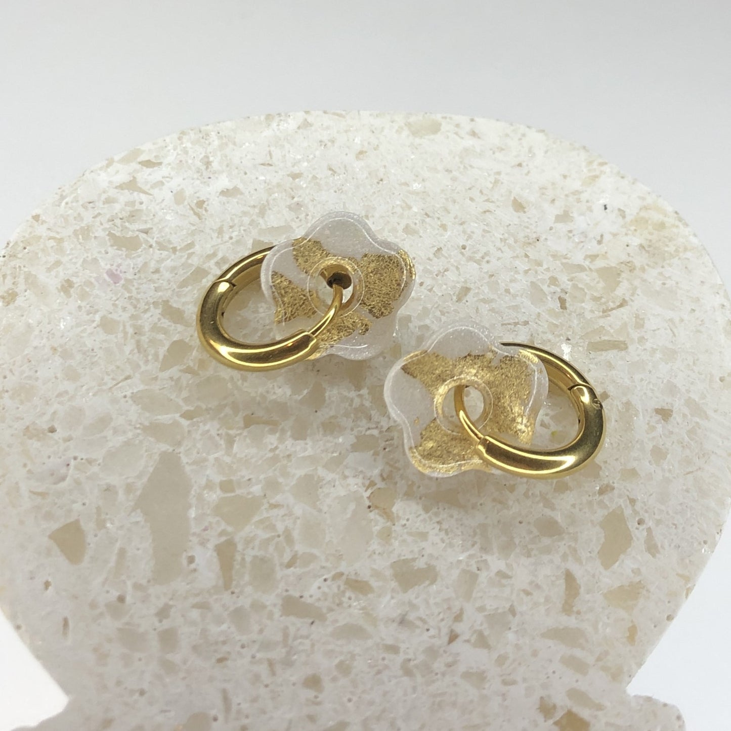 Boucles d'Oreilles Créoles Pampilles Small Fleurs - Blanc Nacré et Or