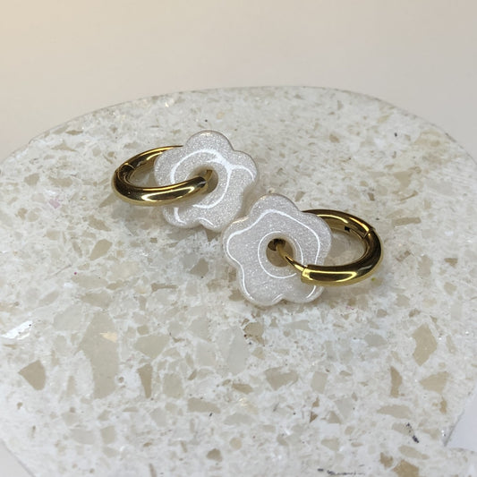 Boucles d'Oreilles Créoles Pampilles Small Fleurs - Blanc Nacré