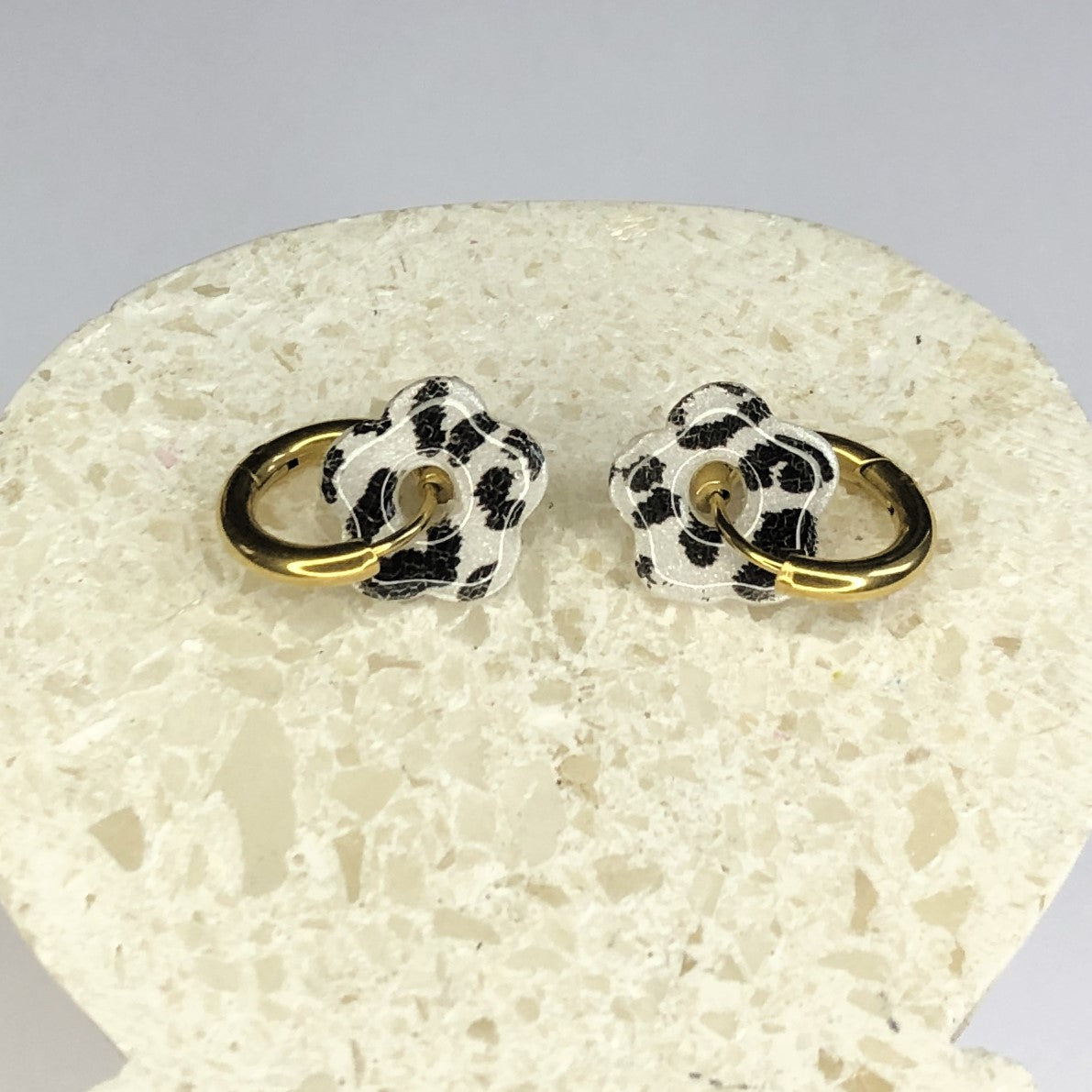 Boucles d'Oreilles Créoles Pampilles Small Fleurs - Léopard Blanc Nacré