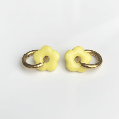 Boucles d'Oreilles Créoles Petites Pampilles Fleurs - Jaune Citron