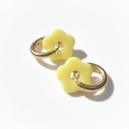 Boucles d'Oreilles Créoles Petites Pampilles Fleurs - Jaune Citron