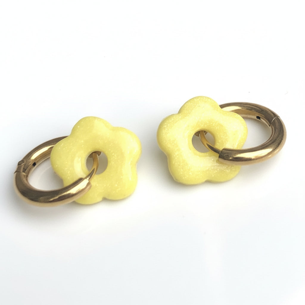 Boucles d'Oreilles Créoles Petites Pampilles Fleurs - Jaune Citron