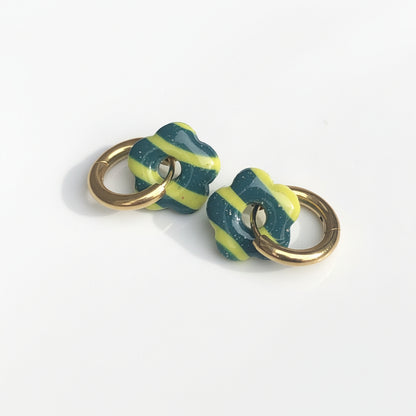 Boucles d'Oreilles Créoles Petites Pampilles Fleurs - Vert Bouteille et Jaune Citron Rayé